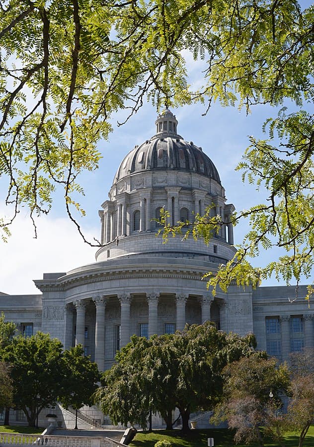 MO Capitol Photo from https://commons.wikimedia.org/wiki/File:Missouri_State_Capitol_north_side_20150920-165.jpg
