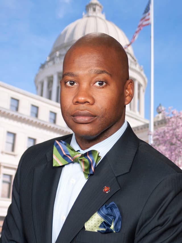 Sen. Derrick T. Simmons headshot