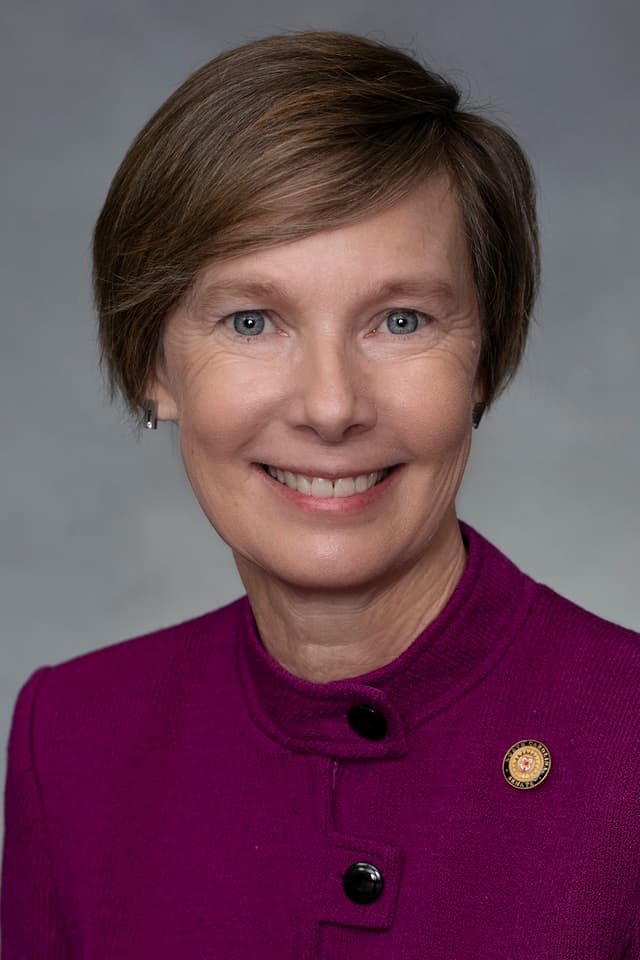 Sen. Rachel Hunt headshot